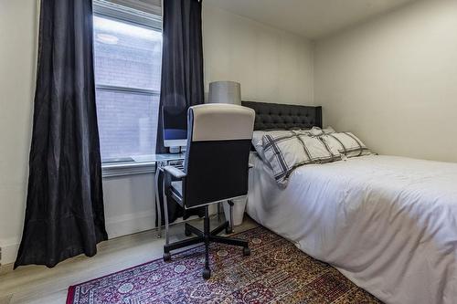 21 Rosemont Avenue, Hamilton, ON - Indoor Photo Showing Bedroom