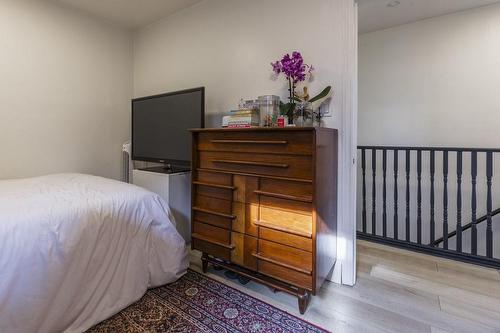 21 Rosemont Avenue, Hamilton, ON - Indoor Photo Showing Bedroom