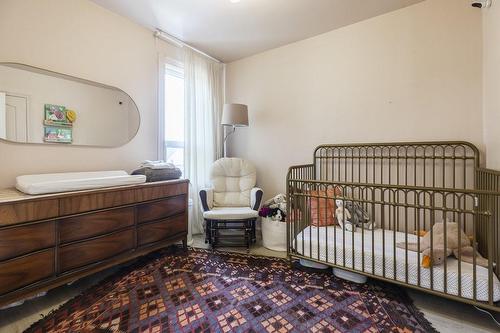 21 Rosemont Avenue, Hamilton, ON - Indoor Photo Showing Bedroom