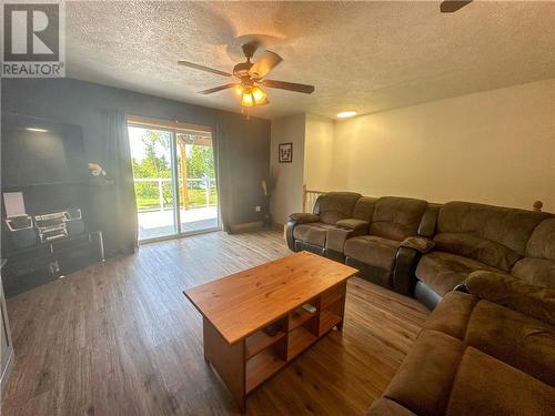 241 Grandor Road, Kagawong, Manitoulin Island, ON - Indoor Photo Showing Living Room