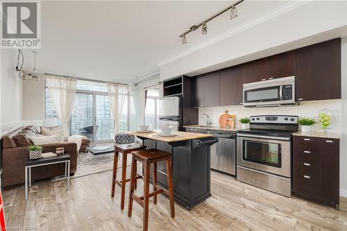 103 The Queensway Unit# 1913, Toronto, ON - Indoor Photo Showing Kitchen