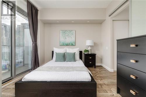 103 The Queensway Unit# 1913, Toronto, ON - Indoor Photo Showing Bedroom