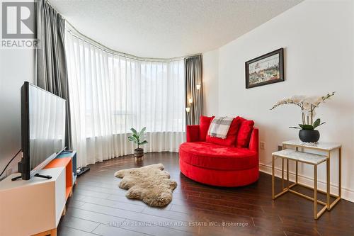 529 - 500 Doris Avenue, Toronto (Willowdale East), ON - Indoor Photo Showing Living Room