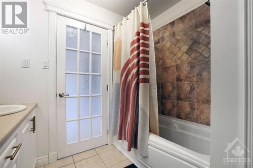 The main bath also features a great soaking tub as well as shower - 116 Mclachlin Street S, Arnprior, ON - Indoor Photo Showing Bathroom