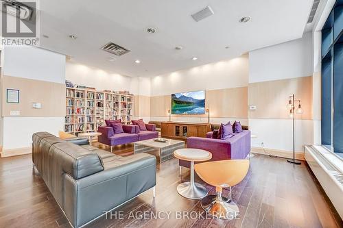 2504 - 600 Fleet Street, Toronto (Waterfront Communities), ON - Indoor Photo Showing Living Room