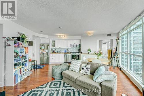 2504 - 600 Fleet Street, Toronto (Waterfront Communities), ON - Indoor Photo Showing Living Room