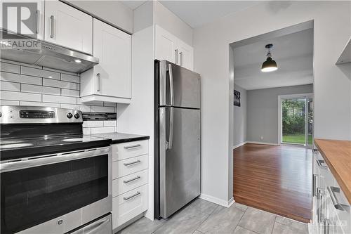 6161 Brookside Lane, Ottawa, ON - Indoor Photo Showing Kitchen