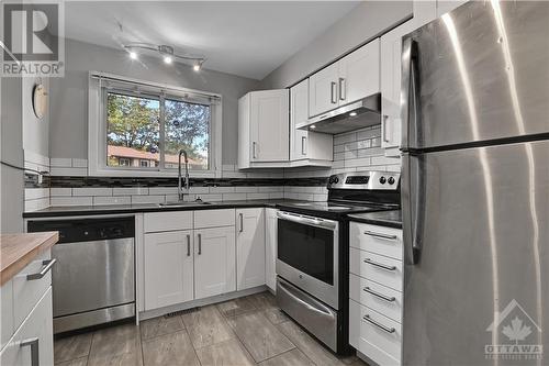 6161 Brookside Lane, Ottawa, ON - Indoor Photo Showing Kitchen