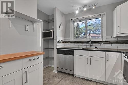 6161 Brookside Lane, Ottawa, ON - Indoor Photo Showing Kitchen