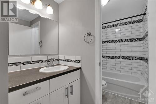 6161 Brookside Lane, Ottawa, ON - Indoor Photo Showing Bathroom