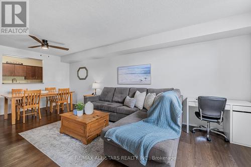 212 - 260 Davis Drive, Newmarket (Central Newmarket), ON - Indoor Photo Showing Living Room