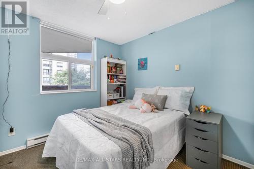 212 - 260 Davis Drive, Newmarket (Central Newmarket), ON - Indoor Photo Showing Bedroom