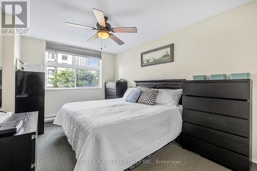 212 - 260 Davis Drive, Newmarket, ON - Indoor Photo Showing Bedroom