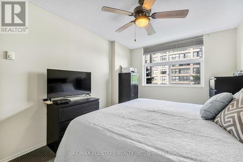 212 - 260 Davis Drive, Newmarket, ON - Indoor Photo Showing Bedroom