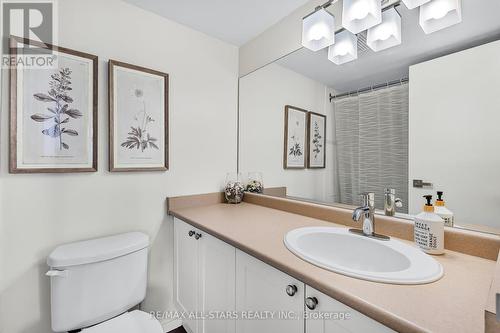 212 - 260 Davis Drive, Newmarket (Central Newmarket), ON - Indoor Photo Showing Bathroom