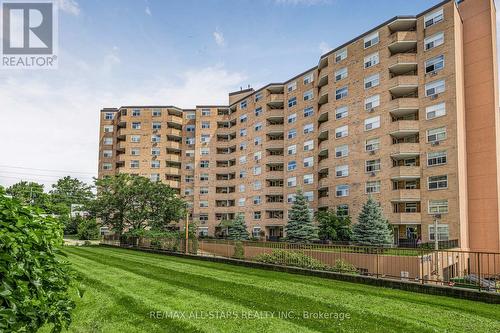 212 - 260 Davis Drive, Newmarket (Central Newmarket), ON - Outdoor With Balcony With Facade