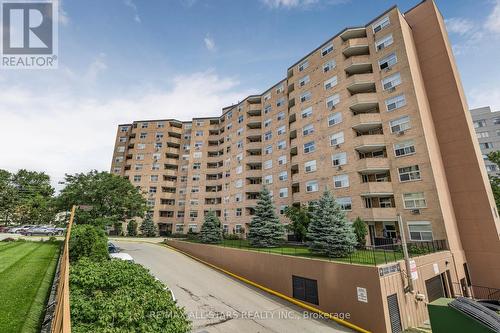 212 - 260 Davis Drive, Newmarket (Central Newmarket), ON - Outdoor With Balcony With Facade