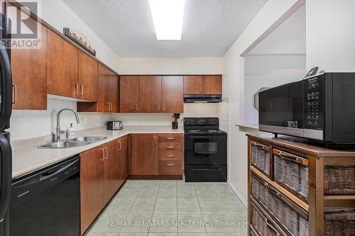 212 - 260 Davis Drive, Newmarket, ON - Indoor Photo Showing Kitchen With Double Sink