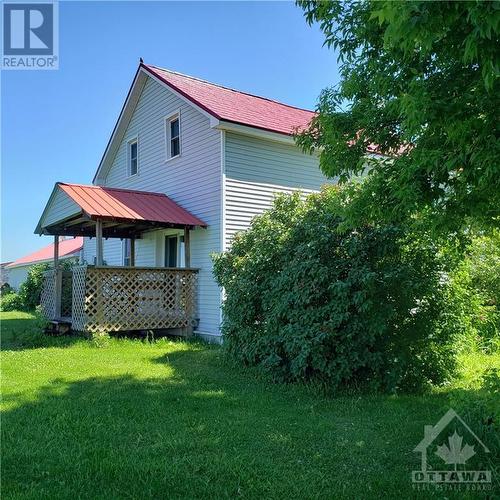 Summertime in the country but close to town! - 1560 South Mcnaughton Road, Admaston, ON - Outdoor