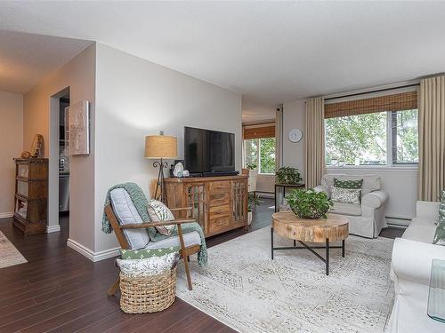 204-103 Gorge Rd East, Victoria, BC - Indoor Photo Showing Living Room