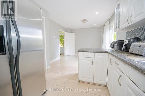 10 Stillwater Crescent N, Brampton (Bram West), ON - Indoor Photo Showing Kitchen