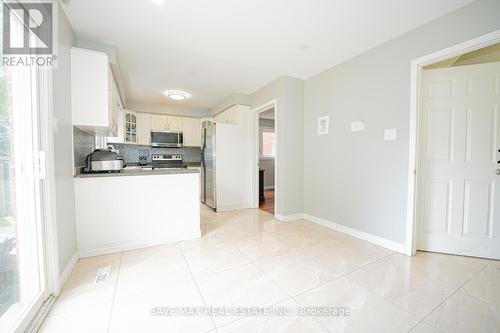 10 Stillwater Crescent N, Brampton (Bram West), ON - Indoor Photo Showing Kitchen