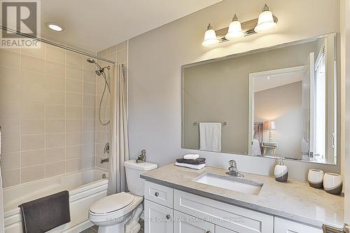 32 William F Bell Parkway, Richmond Hill, ON - Indoor Photo Showing Bathroom