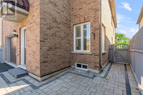 35 Crossbrooks Street, Markham (Cornell), ON - Outdoor