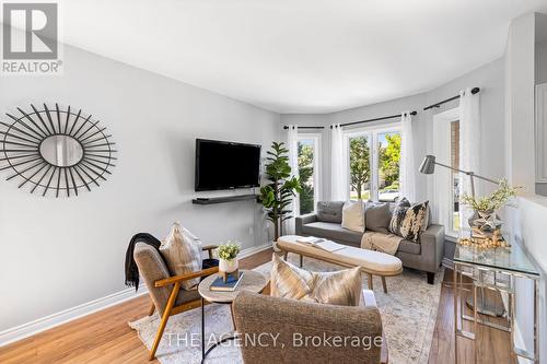 1097 Corrie Street, Innisfil (Alcona), ON - Indoor Photo Showing Living Room