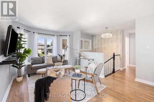 1097 Corrie Street, Innisfil (Alcona), ON - Indoor Photo Showing Living Room