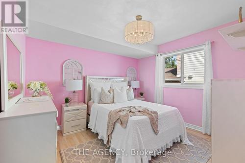 1097 Corrie Street, Innisfil (Alcona), ON - Indoor Photo Showing Bedroom