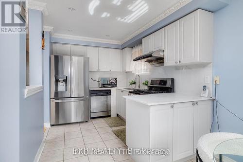 21 Spencer Drive, Brampton (Fletcher'S Meadow), ON - Indoor Photo Showing Kitchen With Upgraded Kitchen