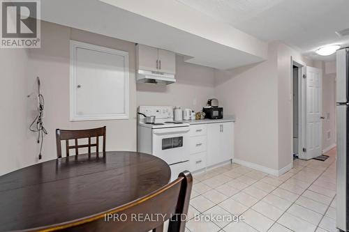 21 Spencer Drive, Brampton (Fletcher'S Meadow), ON - Indoor Photo Showing Kitchen