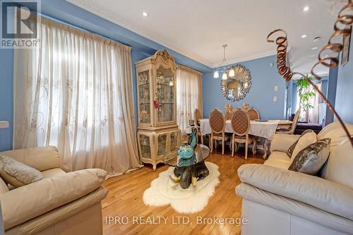 21 Spencer Drive, Brampton, ON - Indoor Photo Showing Living Room