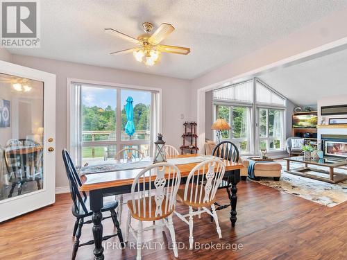 6 Lower Lane, Seguin, ON - Indoor Photo Showing Dining Room