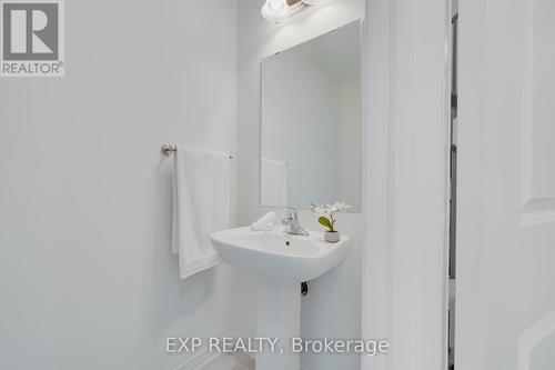 55 Freedom Crescent, Hamilton (Mount Hope), ON - Indoor Photo Showing Bathroom