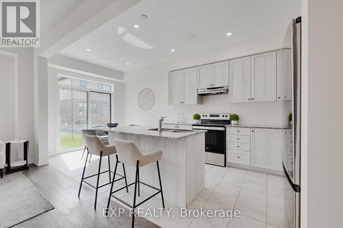 55 Freedom Crescent, Hamilton (Mount Hope), ON - Indoor Photo Showing Kitchen With Upgraded Kitchen