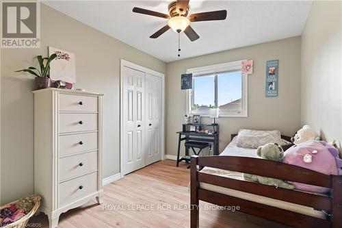 754 16Th Street, Hanover, ON - Indoor Photo Showing Bedroom