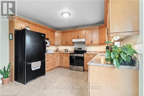 754 16Th Street, Hanover, ON - Indoor Photo Showing Kitchen