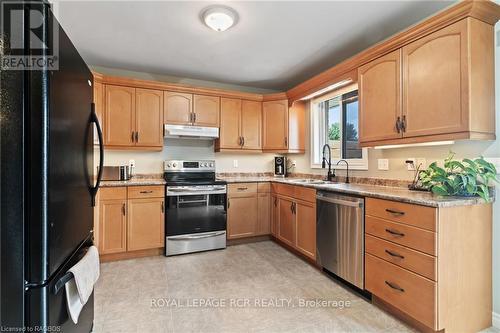 754 16Th Street, Hanover, ON - Indoor Photo Showing Kitchen