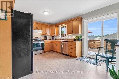 754 16Th Street, Hanover, ON - Indoor Photo Showing Kitchen