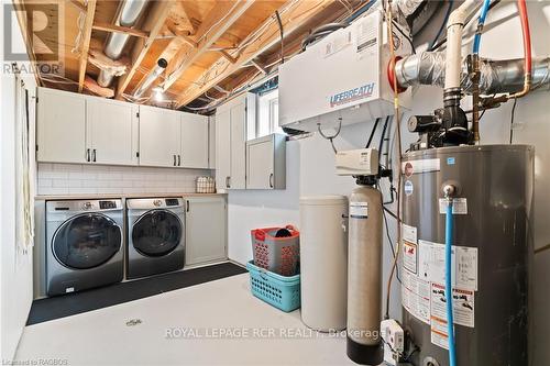 754 16Th Street, Hanover, ON - Indoor Photo Showing Laundry Room