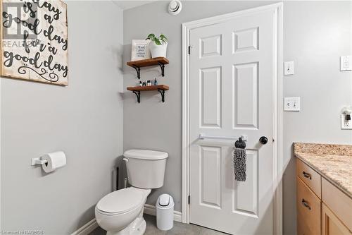 754 16Th Street, Hanover, ON - Indoor Photo Showing Bathroom