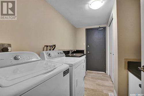 206 Frobisher Crescent, Saskatoon, SK - Indoor Photo Showing Laundry Room