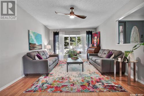 206 Frobisher Crescent, Saskatoon, SK - Indoor Photo Showing Living Room