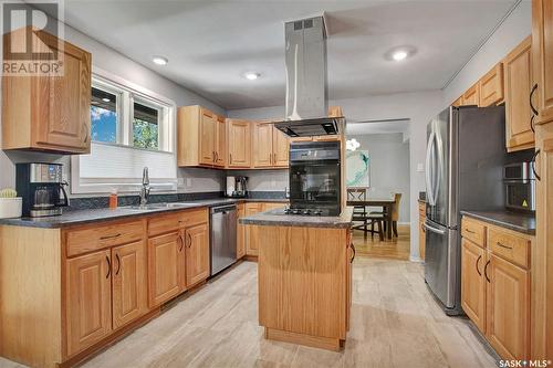 206 Frobisher Crescent, Saskatoon, SK - Indoor Photo Showing Kitchen With Double Sink