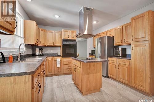 206 Frobisher Crescent, Saskatoon, SK - Indoor Photo Showing Kitchen With Double Sink