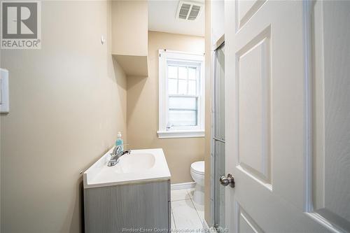 1060 Mckay, Windsor, ON - Indoor Photo Showing Bathroom