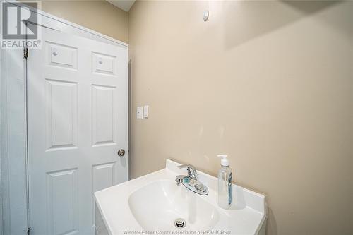 1060 Mckay, Windsor, ON - Indoor Photo Showing Bathroom