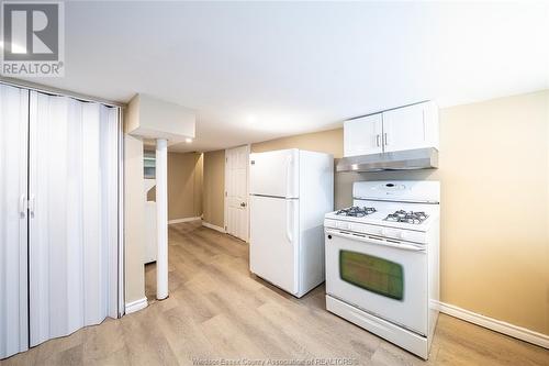 1060 Mckay, Windsor, ON - Indoor Photo Showing Kitchen